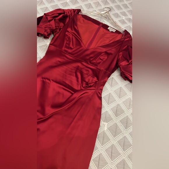 Karen Millen Red Cocktail Dress with Sweetheart Neckline and Puff Sleeves - Picture 5 of 8